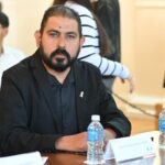 Pide Hugo González definición de César Komaba ante señalamientos por doble función