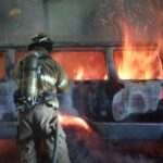 Atiende Protección Civil incendio vehicular en Parajes del Sol
