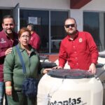 Entrega Atención Ciudadana del Suroriente tinacos a familias