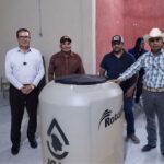 Distribuye JCAS tinacos y garrafones a 40 familias de Camargo