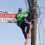 Retiran cableado obsoleto sobre la avenida Tecnológico