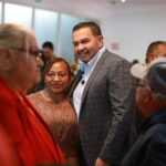 Convive alcalde en posada con líderes y comités de vecinos