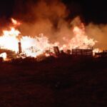 Incendio en predio con tarimas moviliza a bomberos en la colonia Granjas Polo Gamboa