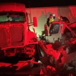 Rescatan a dos personas tras choque de tractocamiones en la carretera Juárez–Chihuahua