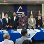 Acude Secretario del Ayuntamiento a toma de protesta del presidente de la CANACO