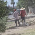Dan mantenimiento a parque en la colonia Fundidora