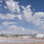 Construye Obras Públicas cancha de fútbol en Colonial del Sur