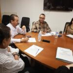 Presenta director de Educación a regidores programa de becas para estudiantes