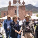 Maru Campos acude a ceremonia en memoria de sacerdotes jesuitas en Cerocahui