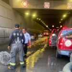 Protección Civil trabaja en desazolve en el puente de la 16 de Septiembre