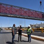 Supervisa Presidente Ortiz Orpinel colocación de puente peatonal Talamás Camandari
