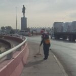 Refuerzan limpieza en glorieta del Kilómetro 20