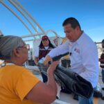 Entrega Desarrollo Social hule para proteger viviendas