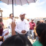 Instruye Presidente Municipal atención integral para Valle Dorado tras recorrido con vecinos