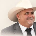 Julián LeBarón inaugura “La Cueva del Oso”, un espacio para la paz, los derechos humanos y las causas comunitarias.