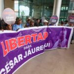 Panistas y simpatizantes exigen libertad para César Jáuregui al iniciar audiencia en Ciudad Judicial